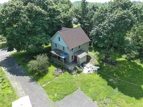 6513 N Centenary Rd, Williamson, NY 14589