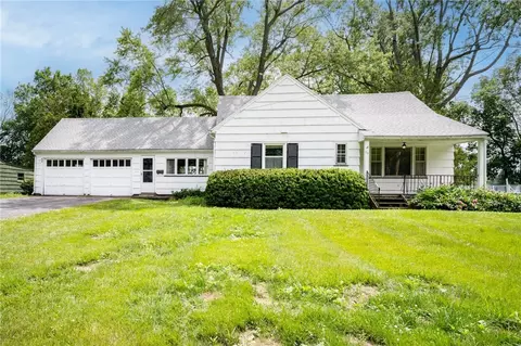 117 Country Ln, Penfield, NY 14526
