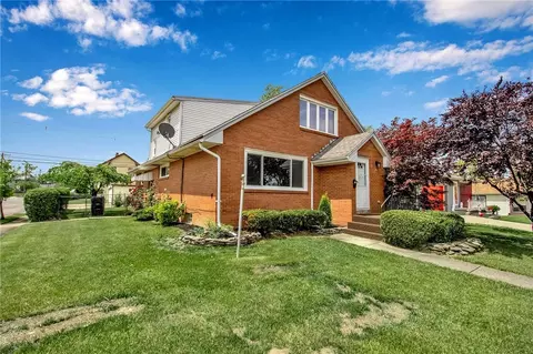 4 Chaplin Dr, Tonawanda, NY 14223