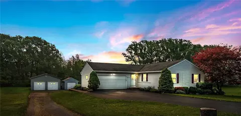 5272 County Line Rd, Webster, NY 14580