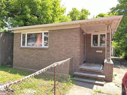 16 Eighth St, Rochester, NY 14609