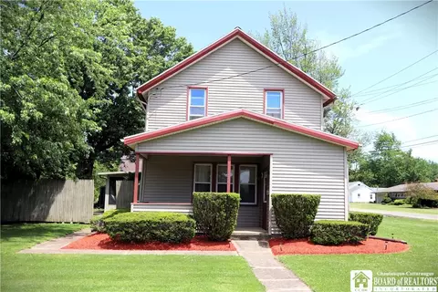 116 Seymour St, Pomfret, NY 14063