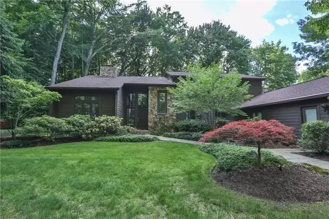 71 Knollwood Dr, Rochester, NY 14618