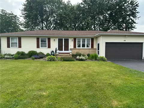 48 Ann Marie Dr, Gates, NY 14606