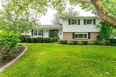 185 Arcadia Pkwy, Greece, NY 14612
