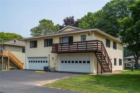 121 Milrace Dr, East Rochester, NY 14445