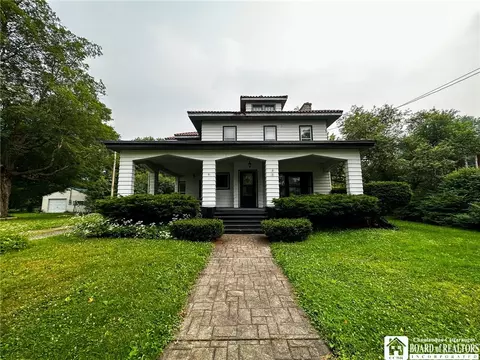 7 Chestnut St, Franklinville, NY 14737
