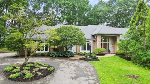 4 Carters Grv Ln #PVT, Pittsford, NY 14534