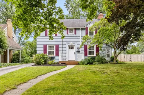 137 Biltmore Dr, Irondequoit, NY 14617