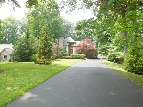 3 Cathedral Oaks, Perinton, NY 14450