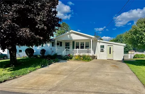 24 Oak St, Auburn, NY 13021