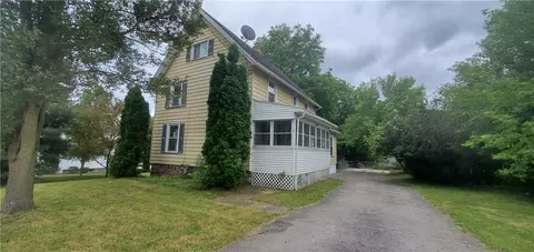 8 Durant Pl, Perinton, NY 14450