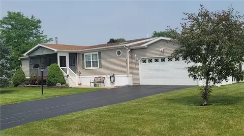 6365 Roberts Dr, Victor, NY 14564