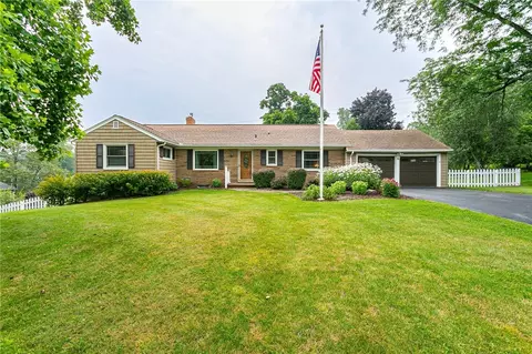 26 Reitz Pkwy, Pittsford, NY 14534