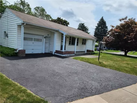 10 Brett Rd, Irondequoit, NY 14609