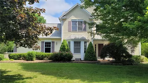 324 Meadowlark Ln, Victor, NY 14564
