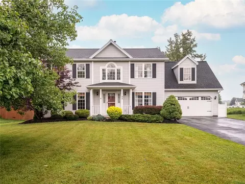 32 Larrigan Xing, Brockport, NY 14420