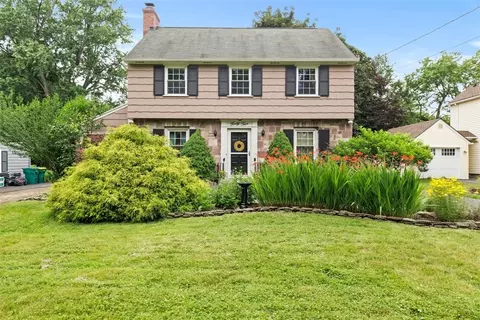 45 Penfield Cres, Rochester, NY 14625