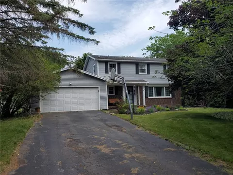 6162 Fawn Meadow St, Farmington, NY 14425
