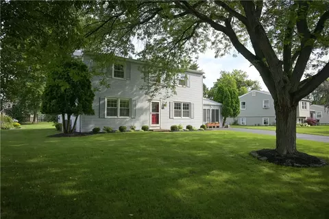 34 Dorset Dr, Canandaigua, NY 14424