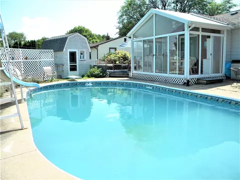 30 Shorecliff Dr, Greece, NY 14612