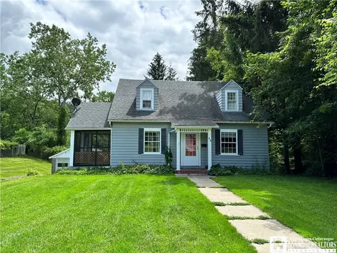 42 Coats St, Wellsville, NY 14895