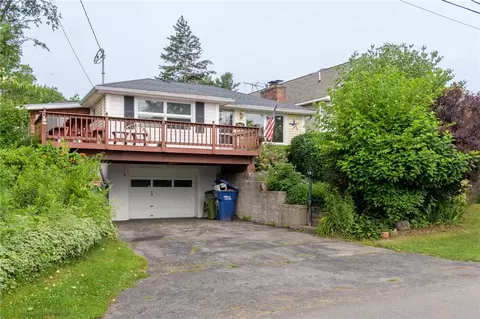 7105 Bayview Dr, Sodus Point, NY 14555
