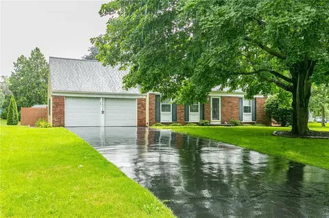 163 Mulberry Dr, Farmington, NY 14425