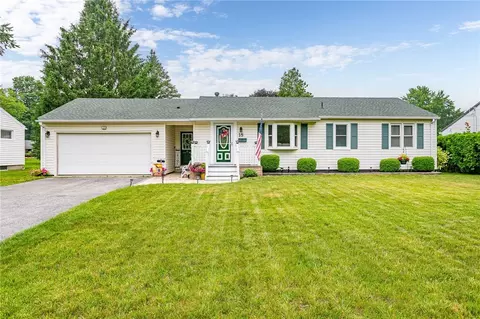 18 Lonran Dr, Chili, NY 14624