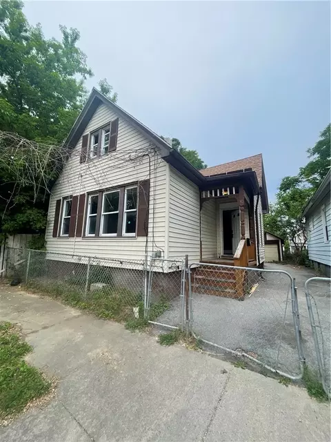 30 Siebert Pl, Rochester, NY 14605