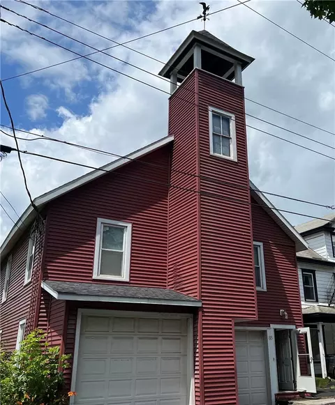 65 Church St, Middletown, NY 12406