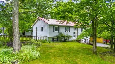 118 Overlook Dr, Cobleskill, NY 12043