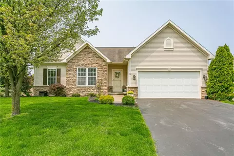 31 Charissa Run, Rochester, NY 14623