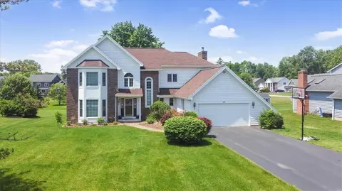 52 Chippenham Dr, Penfield, NY 14526