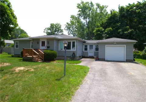 33 Knob Rd, Greece, NY 14626