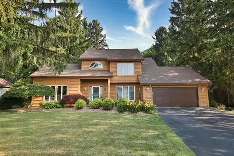 77 Kentucky Xing, Greece, NY 14612