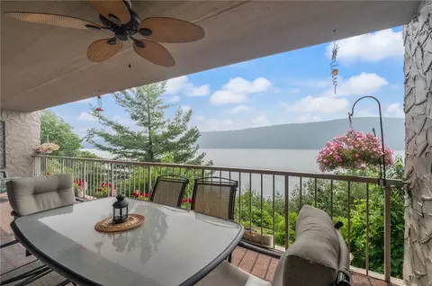 127 Cliffside Dr, South Bristol, NY 14424