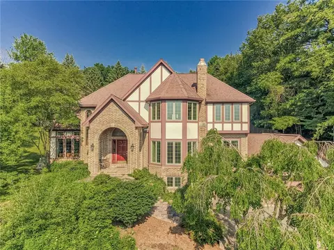 262 Hidden Brook Trl, Victor, NY 14564