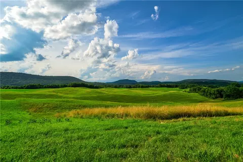 8800 State Route 21, Naples, NY 14512