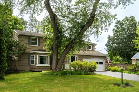 3 Maridana Dr, Perinton, NY 14450