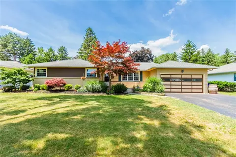 81 Redwood Dr, Irondequoit, NY 14617