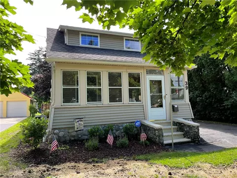 39 Oak St, Geneva, NY 14456