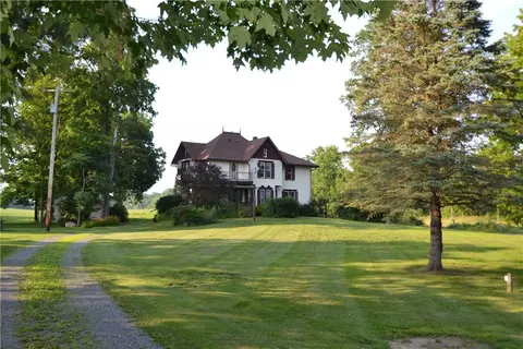 4519 Hogback Hill Rd, Palmyra, NY 14522