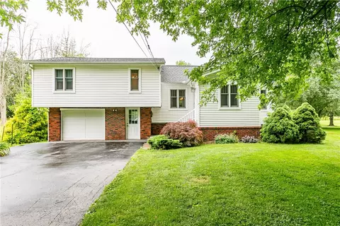 2942 Marshall Rd, Ridgeway, NY 14103