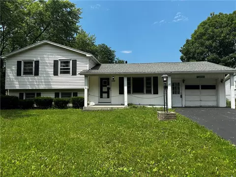 140 Brookdale Park, Irondequoit, NY 14609