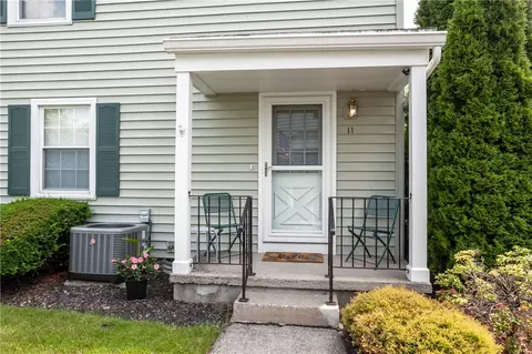11 Falcon Ln W, Perinton, NY 14450