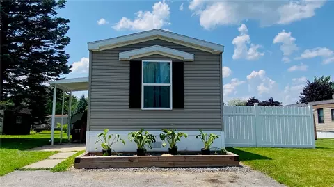 327 Oak Tree Dr, Canandaigua, NY 14424