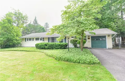 10 Wendover Rd, Brighton, NY 14610