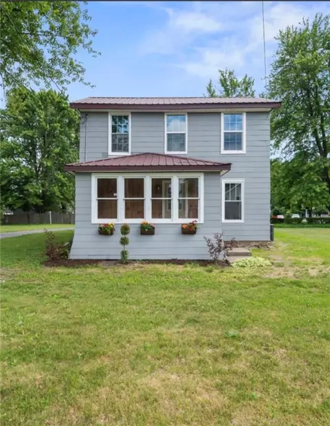 101 Clifton St, Phelps, NY 14532