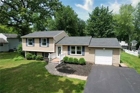 63 Reddick Ln, Ogden, NY 14624
